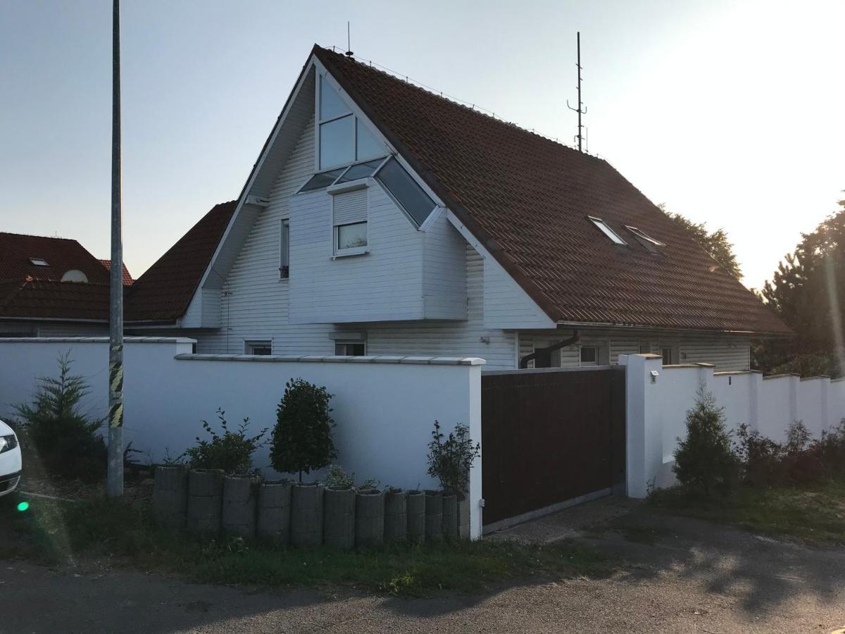 Homestay U Hanky Zdiby Esterno foto