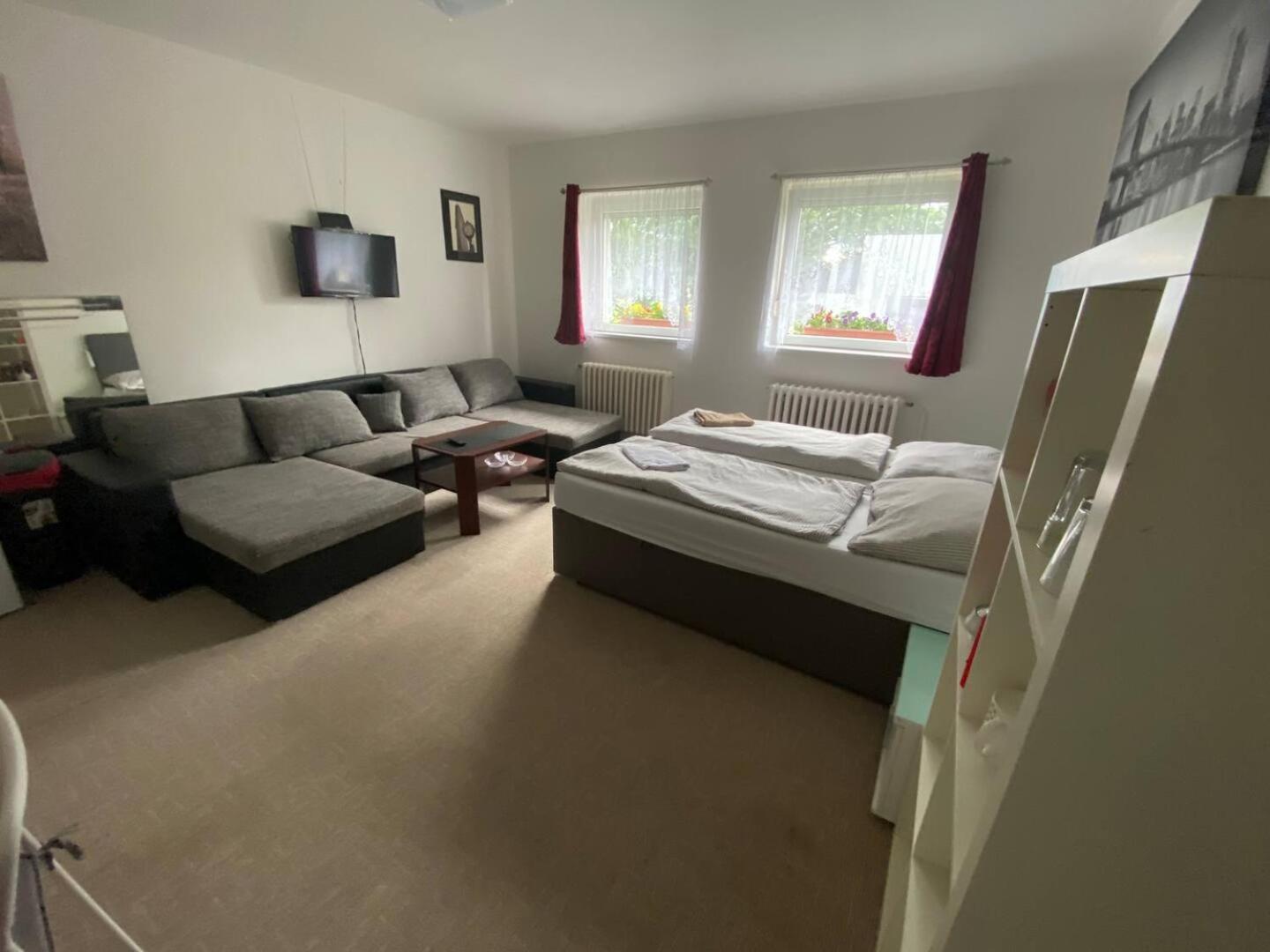 Homestay U Hanky Zdiby Esterno foto